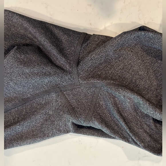 Lululemon Wunder Under Crop, Size 6 - Picture 8 of 9